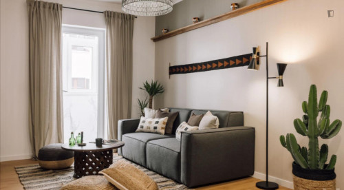 Deluxe 3-bedroom apartment near the Avenida metro