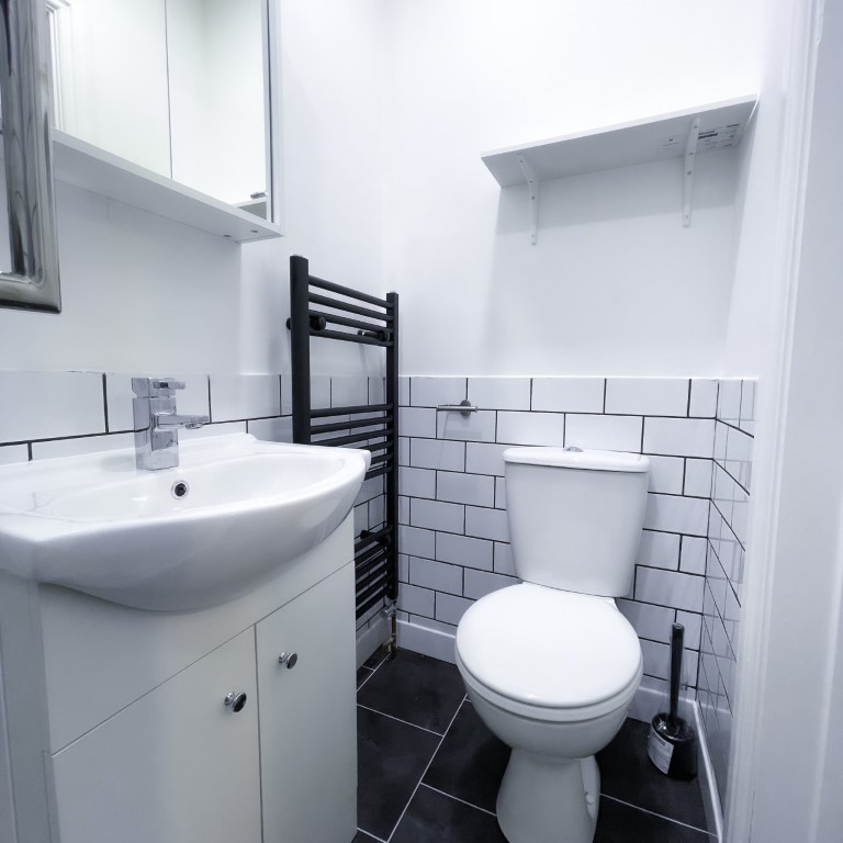 Flat 2 / 3 Bed - 3 Bathrooms - Beresford Avenue - Gallery - 9