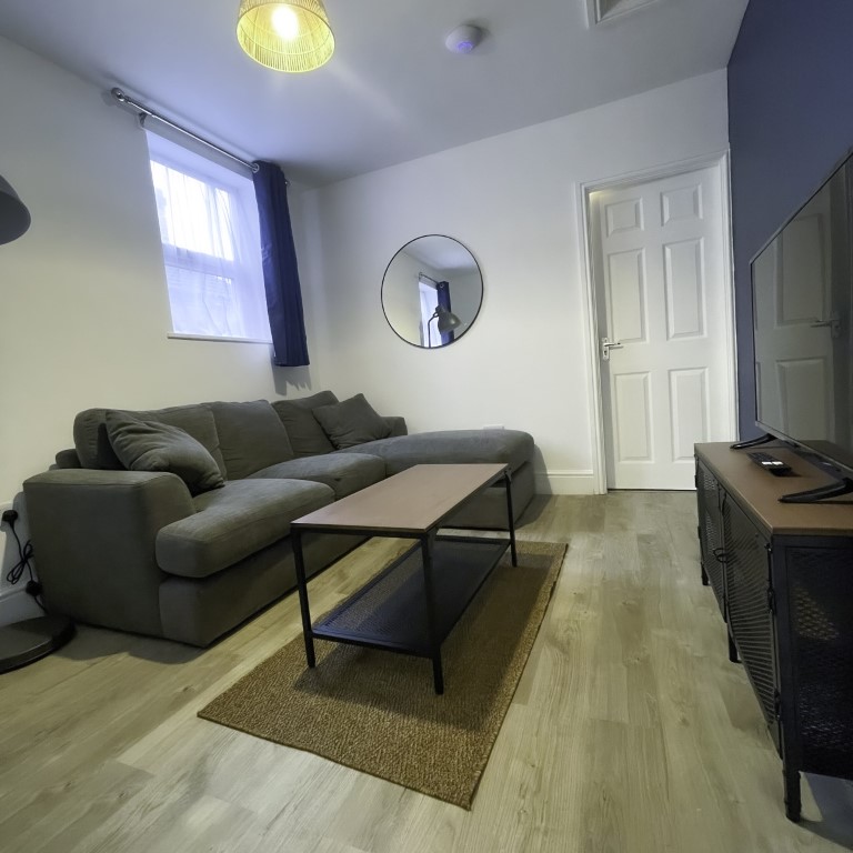 Flat 2 / 3 Bed - 3 Bathrooms - Beresford Avenue - Gallery - 6
