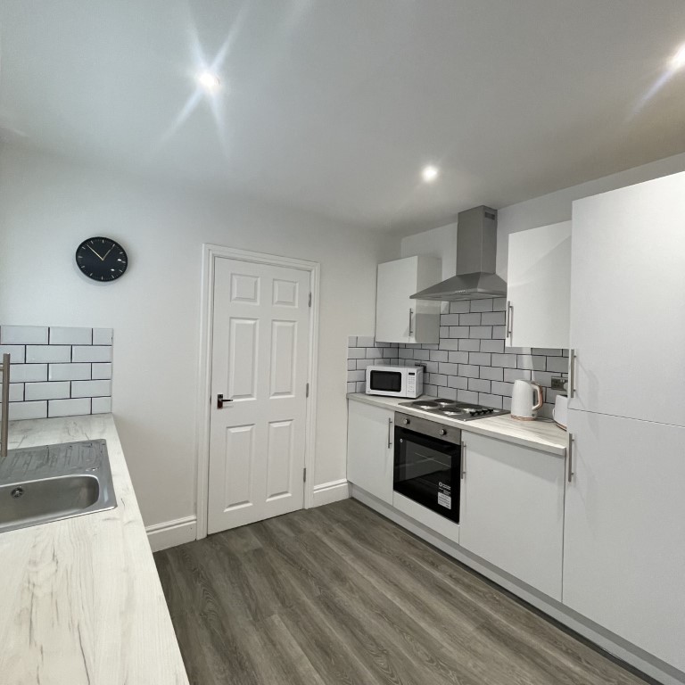 Flat 1/ 2 Bed - 1 Bathroom - Beresford Avenue - Gallery - 10