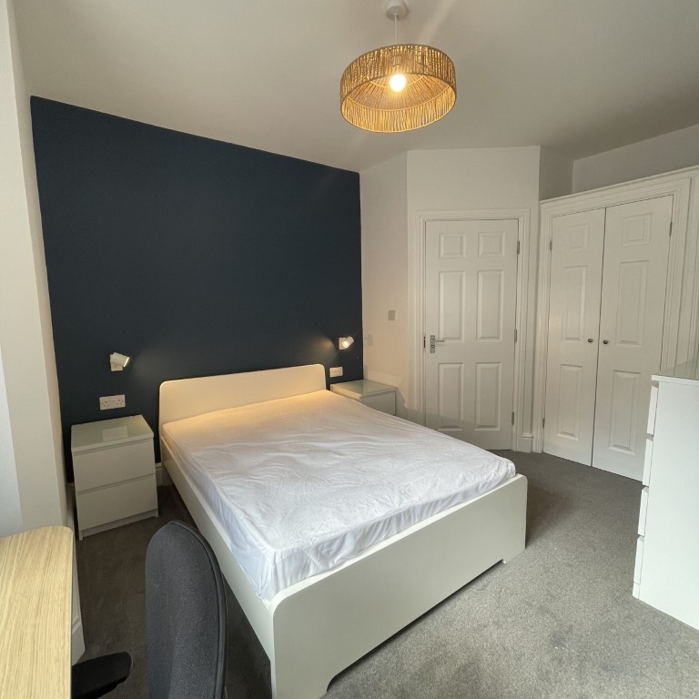Flat 1/ 2 Bed - 1 Bathroom - Beresford Avenue - Gallery - 6