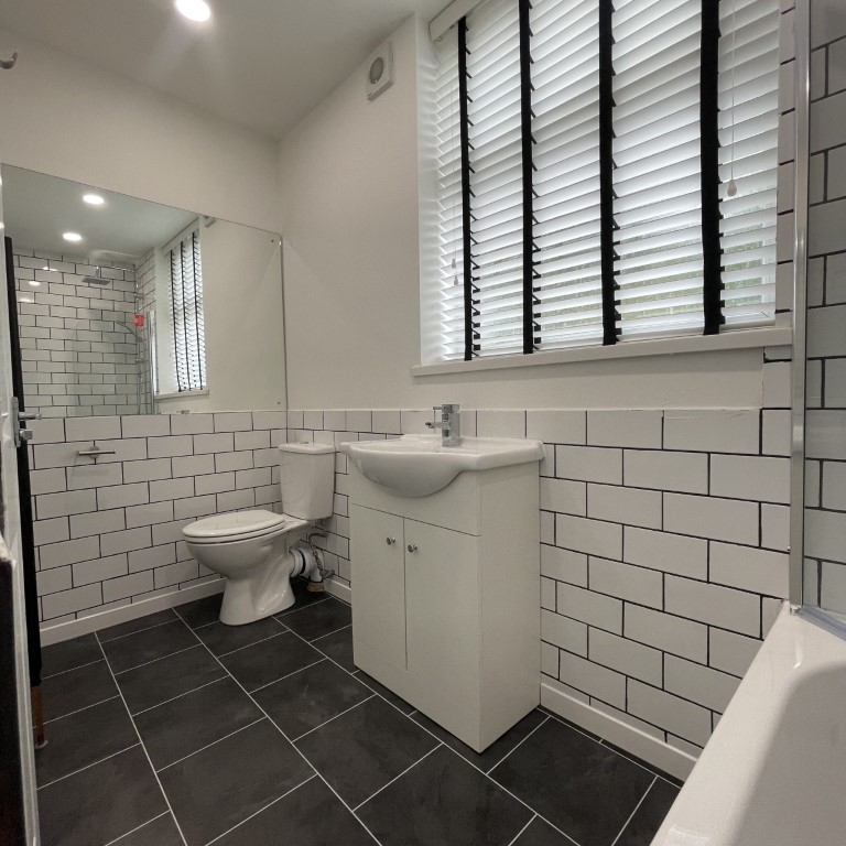 Flat 1/ 2 Bed - 1 Bathroom - Beresford Avenue - Gallery - 4