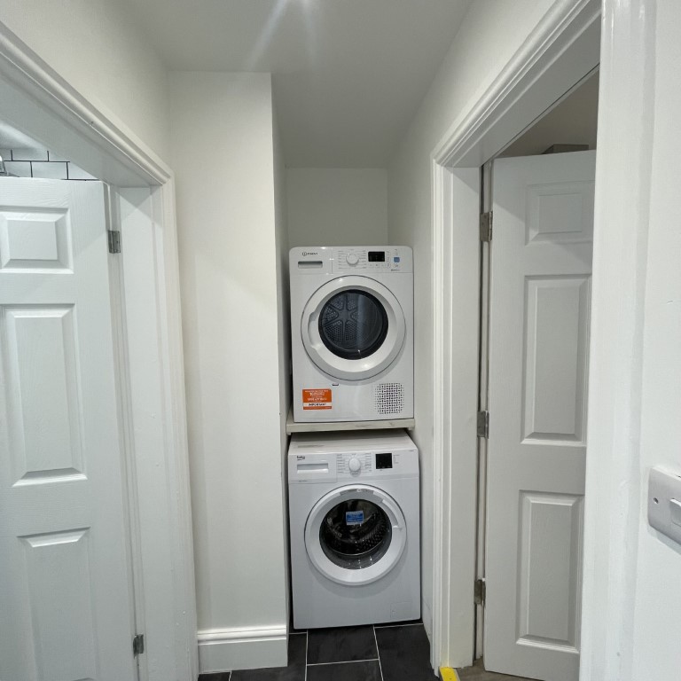 Flat 1/ 2 Bed - 1 Bathroom - Beresford Avenue - Gallery - 3