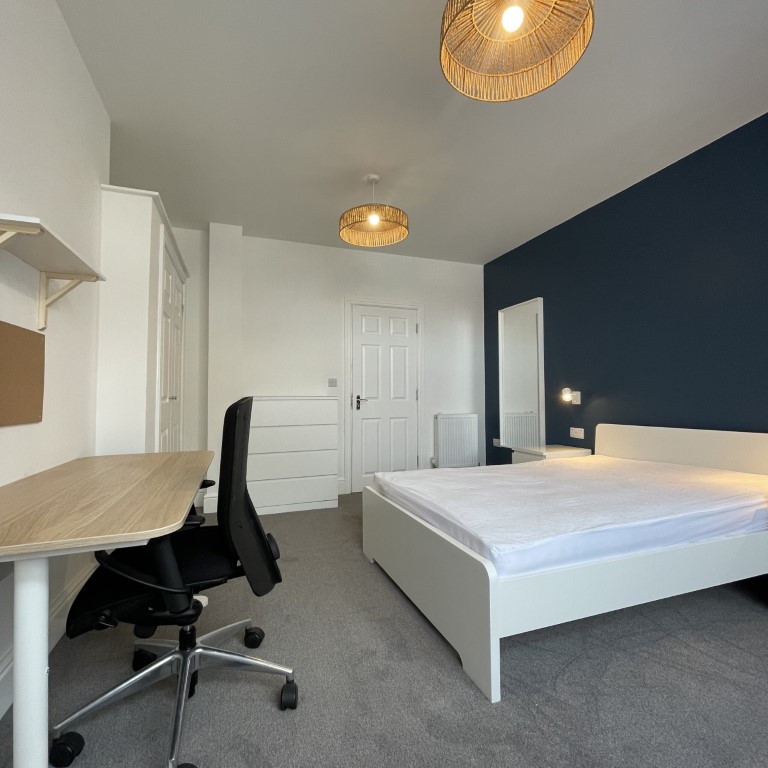 Flat 1/ 2 Bed - 1 Bathroom - Beresford Avenue - Gallery - 5