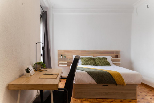 Tasteful double bedroom next to Porta dels Serrans