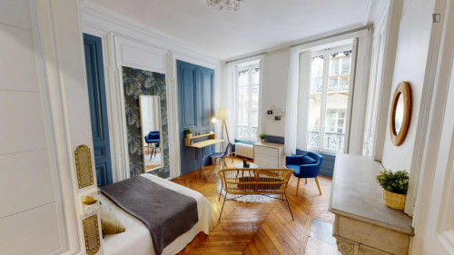 Amazing double bedroom close to Lyon Saint Paul train station