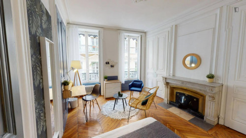 Amazing double bedroom close to Lyon Saint Paul train station