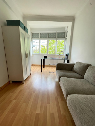 Lovely single bedroom next to Colégio Militar metro station