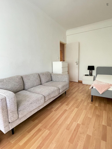 Lovely single bedroom next to Colégio Militar metro station