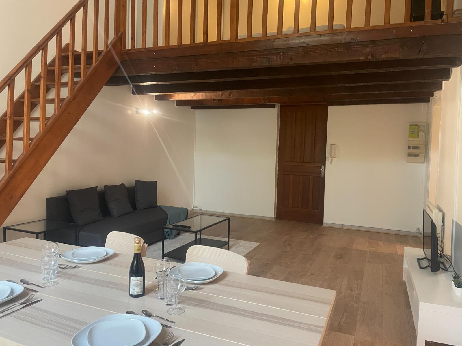  Spacious 1-Bedroom Apartment Near Sainte-Blandine Tramway Station  -  Spacious 1-bedroom apartment near Sainte-Blandine Tramway Station  - Gallery -  1