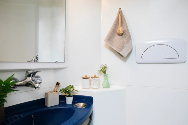 Large Standard Double En-Suite: Three Bedroom Flat - 2