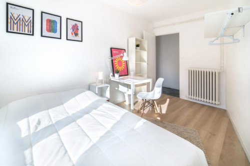 Appealing double bedroom near Aqueduc Saint-Clément