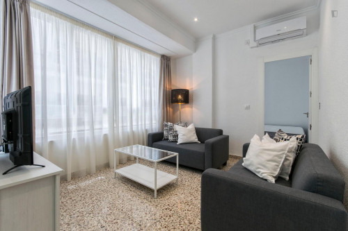 Beautiful double bedroom in a 3-bedroom apartment