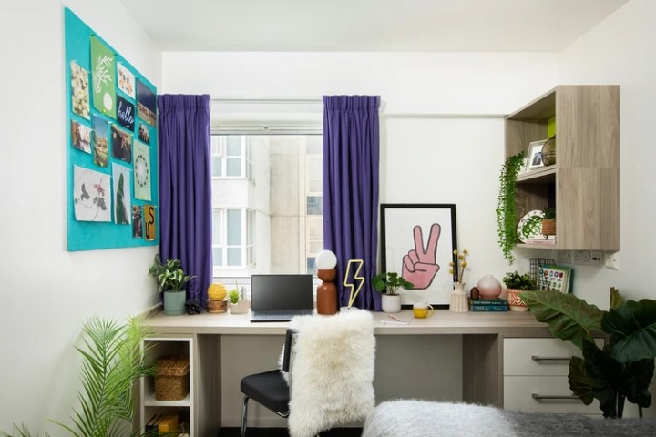  Medium Standard Double En-Suite: Three Bedroom Flat  -  Ty Pont Haearn  - Gallery -  1