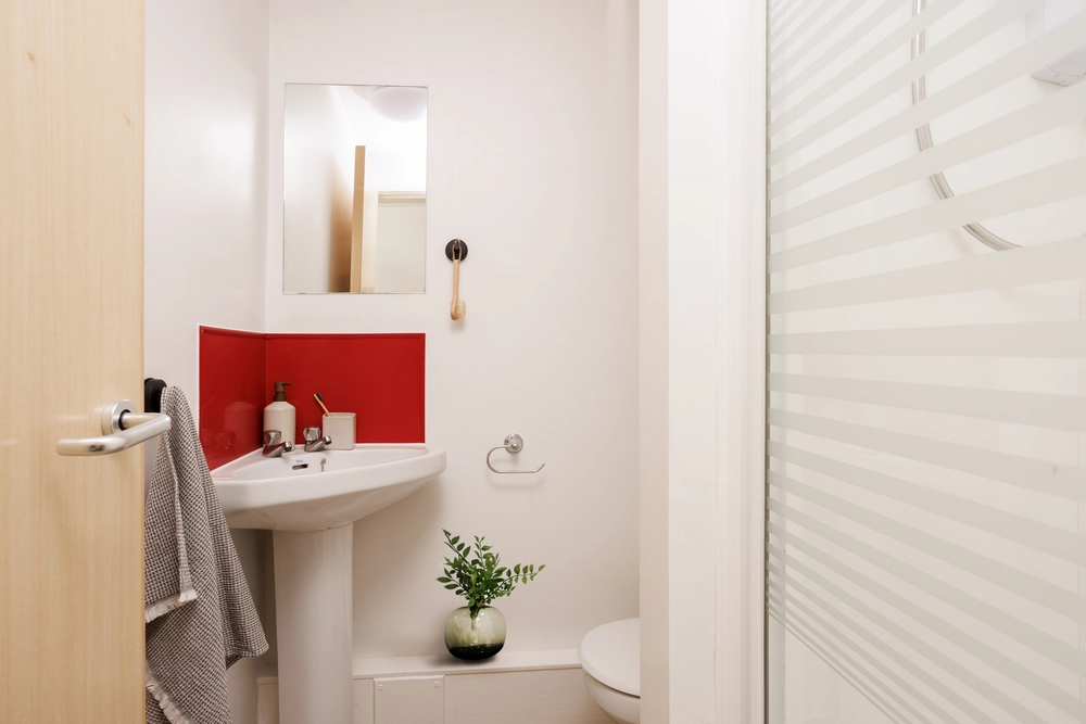  Extra Large Standard Double En-Suite  -  Atlantic Point  - Gallery -  4