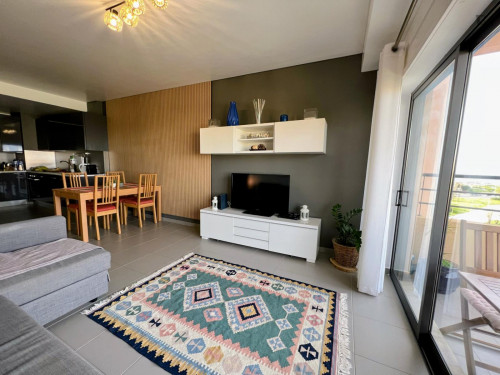 Charming 1-bedroom Flat with a Sea View, Swimming Pool and Tennis Court