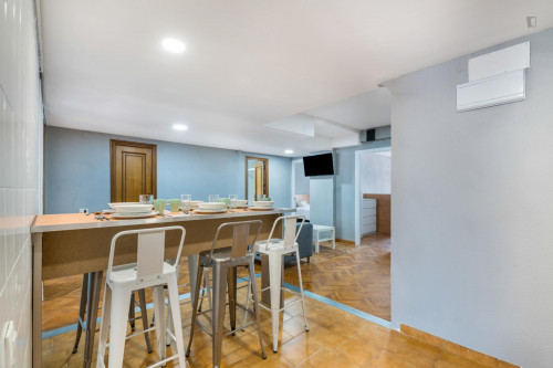 Wonderful double bedroom with a balcony, in Mestalla - Gallery - 16