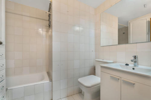 Wonderful double bedroom with a balcony, in Mestalla - Gallery - 8