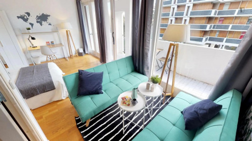 Large double bedroom with a balcony, in Euralille