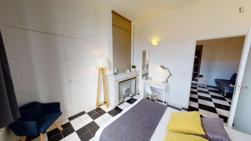 Welcoming double bedroom near the Hôtel de Ville L. Pradel metro