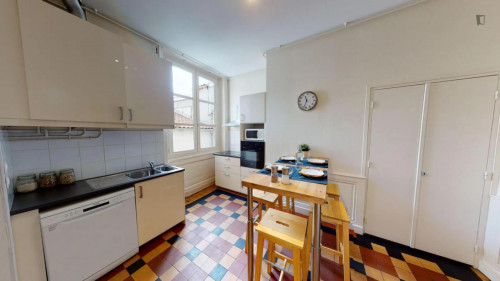 Welcoming double bedroom near the Hôtel de Ville L. Pradel metro - Gallery - 11
