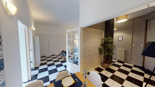 Welcoming double bedroom near the Hôtel de Ville L. Pradel metro - Gallery - 7