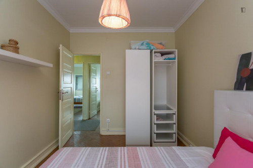 Colourful double bedroom next to Senhor Roubado metro station