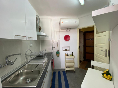 Colourful double bedroom next to Senhor Roubado metro station  - Gallery -  5