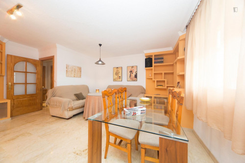 Bright single bedroom in a 4-bedroom apartment near Parroquia San Francisco Javier