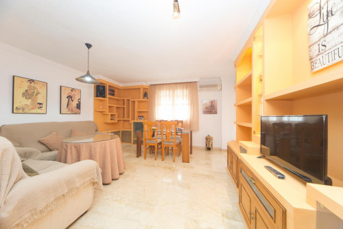 Bright single bedroom in a 4-bedroom apartment near Parroquia San Francisco Javier