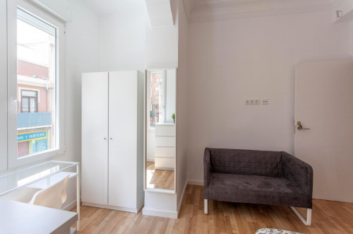 Spacious double bedroom close to Universidad Europea de Valencia