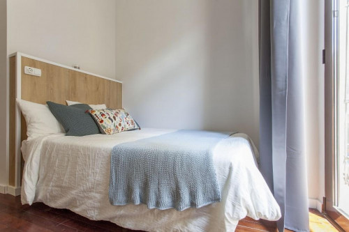 Alluring double bedroom near Plaça de la Mare de Déu - Gallery - 22