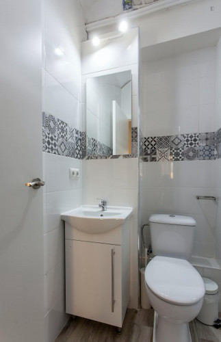 Alluring double bedroom near Plaça de la Mare de Déu