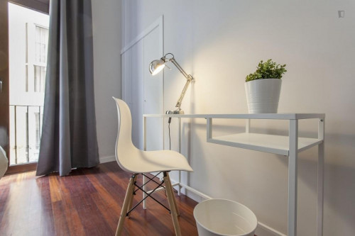 Alluring double bedroom near Plaça de la Mare de Déu - Gallery - 23