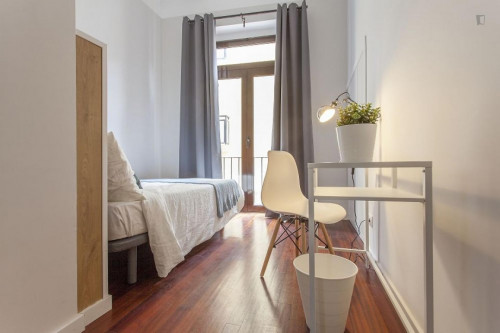 Alluring double bedroom near Plaça de la Mare de Déu - Gallery - 24