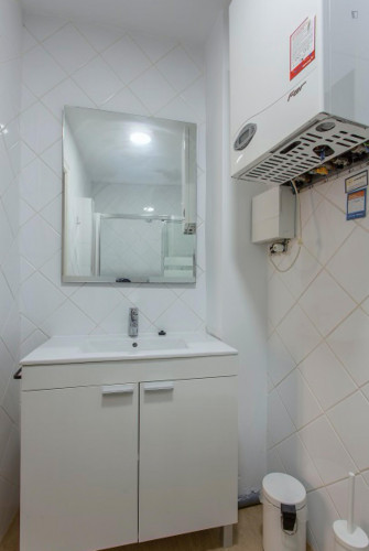 Alluring double bedroom near Plaça de la Mare de Déu - Gallery - 10