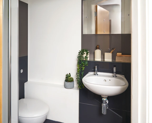  Large High Double En-Suite  -  كوينز بارك هاوس  - Gallery -  3