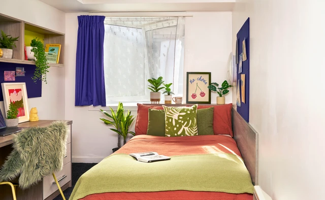 Medium Standard Double En-Suite: Three Bedroom Flat  -  كوينز بارك هاوس  - Gallery -  1