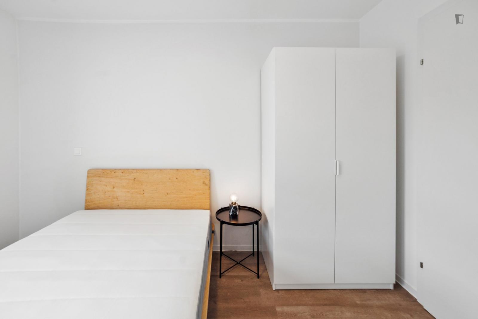 Appealing Single Bedroom In Well-Linked Lend - 1