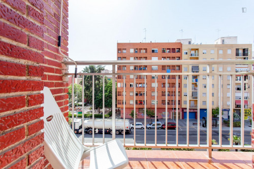 Lively single bedroom in a 3-bedroom apartment close to Universitat Pública Politécnica De Valencia - Gallery - 3