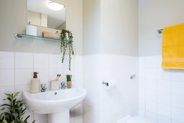 Extra Large Standard Double En-Suite - Kyle Park House - Gallery - 1