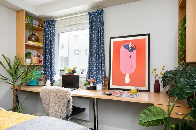 Extra Large High Double En-Suite - Kyle Park House - Gallery - 3