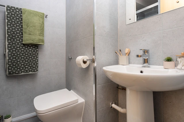  Large Standard Double En-Suite: Two Bedroom Flat  -  Kyle Park House  - Gallery -  2