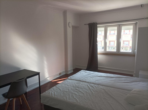 Appealing double bedroom near the Roma-Areeiro train station