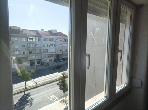 Appealing double bedroom near the Roma-Areeiro train station