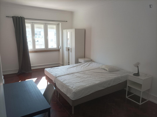 Appealing double bedroom near the Roma-Areeiro train station
