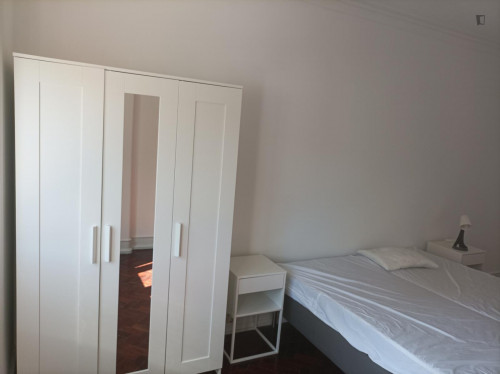 Appealing double bedroom near the Roma-Areeiro train station