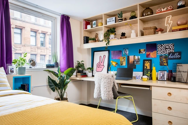  Double Partly Accessible En-Suite  -  Merchant City House  - Gallery -  2