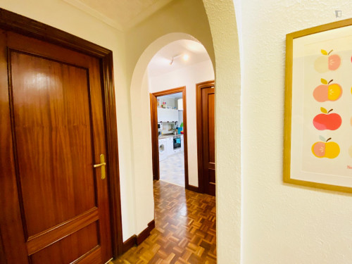 Charming single bedroom in a 5-bedroom apartment - Gallery - 9