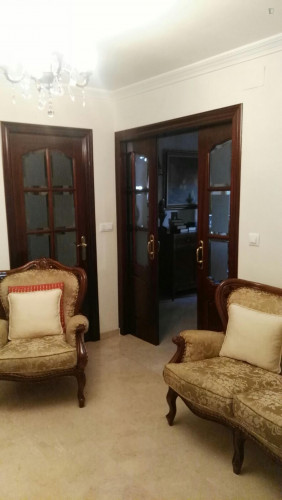 Triple bedroom in a 4-bedroom flat, in residential Sevilla Este - Carretera de Málaga